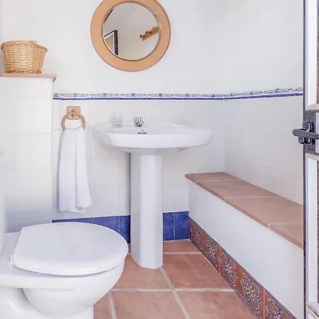 8 Bedroom Lovely In Iznajar